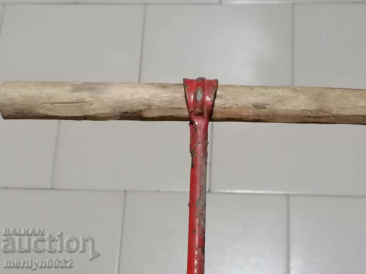 Licitație Mașină de tăiat lemne vechi, tocător, sculă, sculă