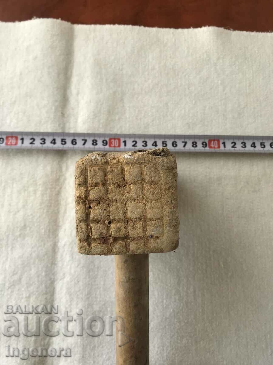 Licitație CIOCANUL DE LEMN MARE VECHI Licitație CIOCANUL DE LEMN MARE VECHI