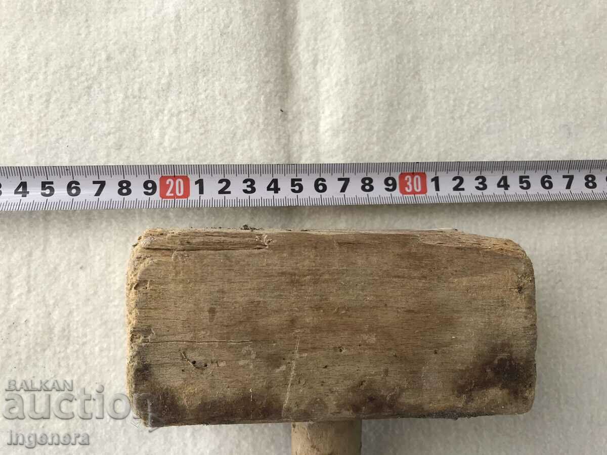 Livrarea CIOCANUL DE LEMN MARE VECHI Livrarea CIOCANUL DE LEMN MARE VECHI