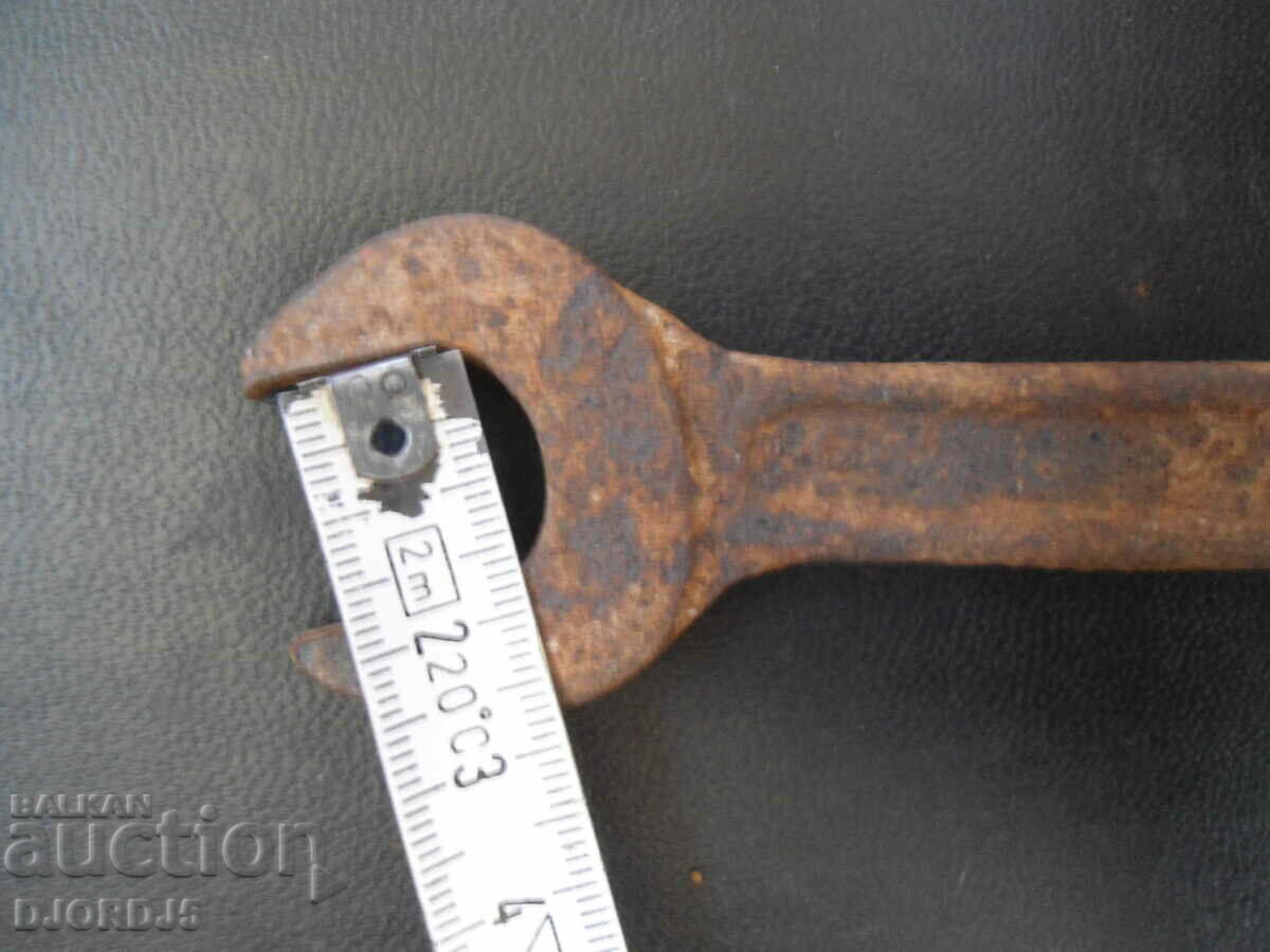 Auction  Old key 19-22, marking