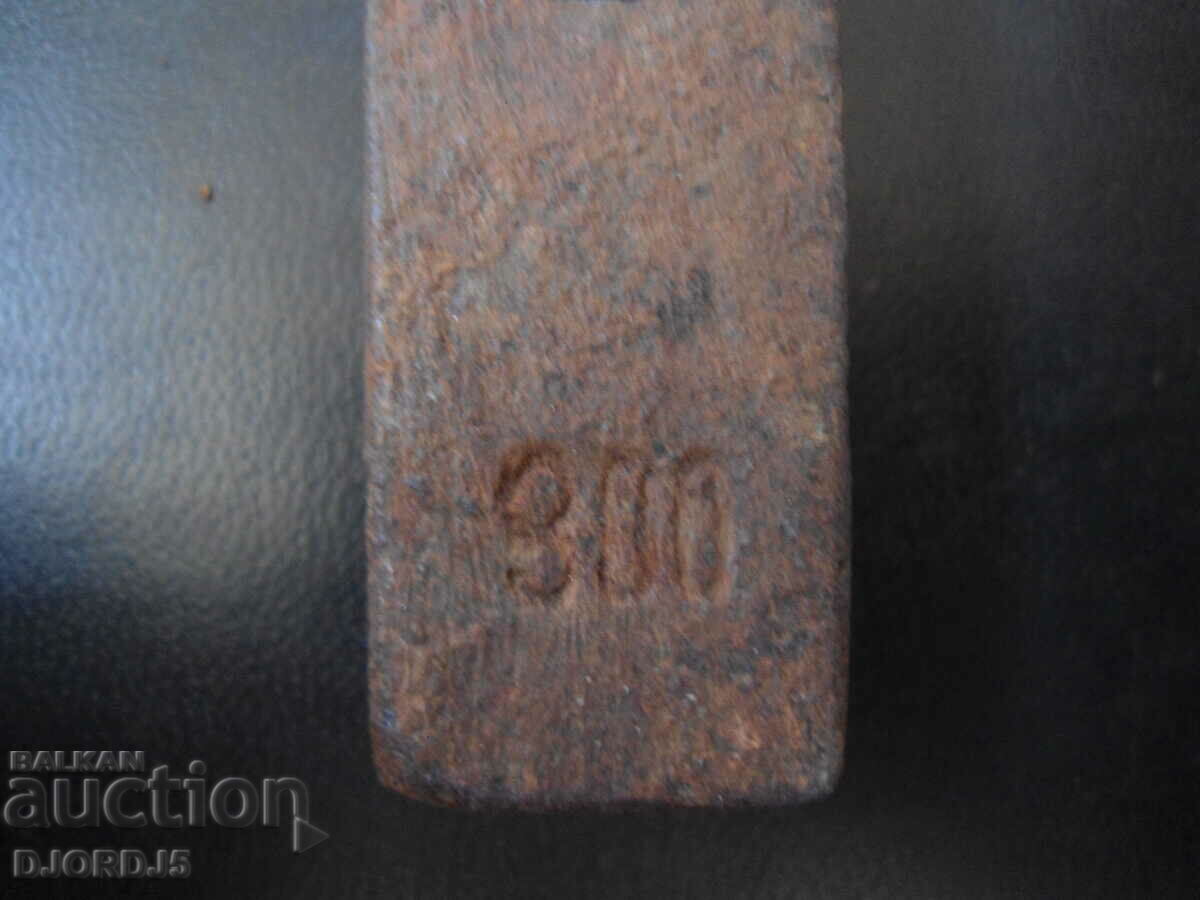 Vechi ciocan, subliniat cu preț 2.00 BGN | € 1.02