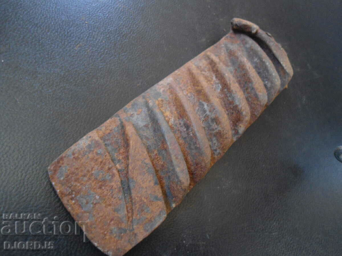 Un instrument vechi, un elicopter cu preț 2.00 BGN | € 1.02