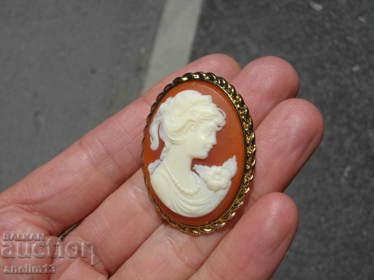 Licitație STARA brosa Kameya Licitație STARA brosa Kameya