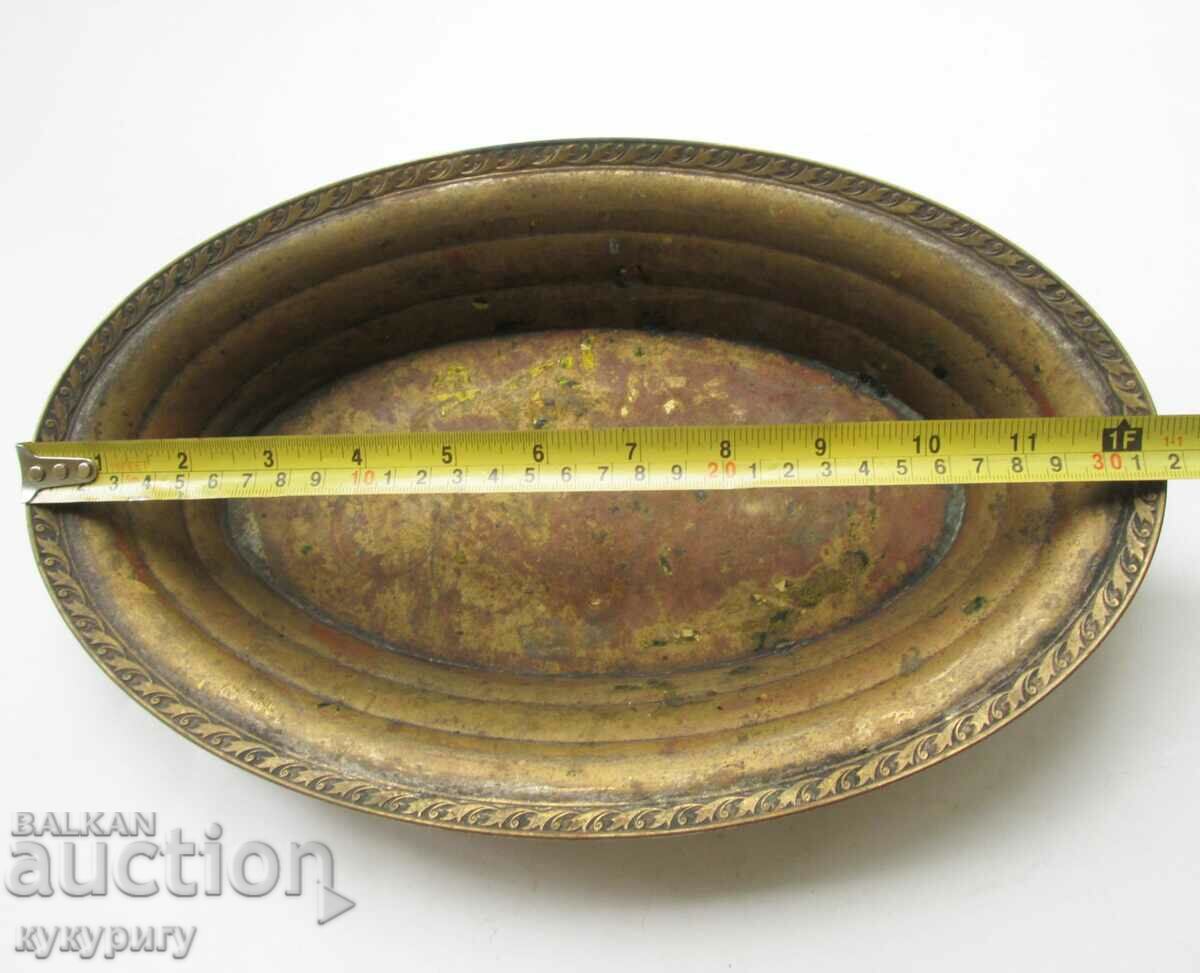 Delivery of An old 19th century bronze paneer fruttiera dish Delivery of An old 19th century bronze paneer fruttiera dish