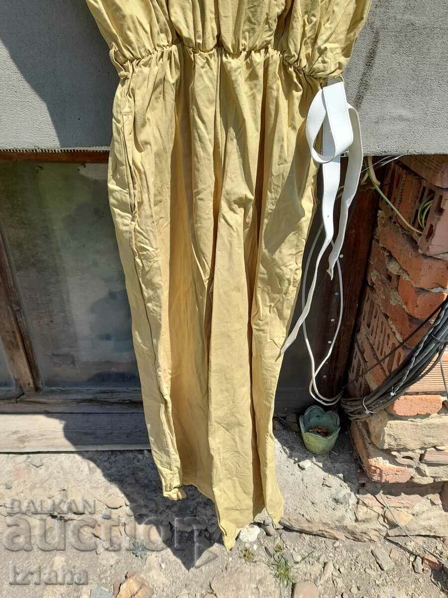 Licitație Salopetă pentru femei bătrâne