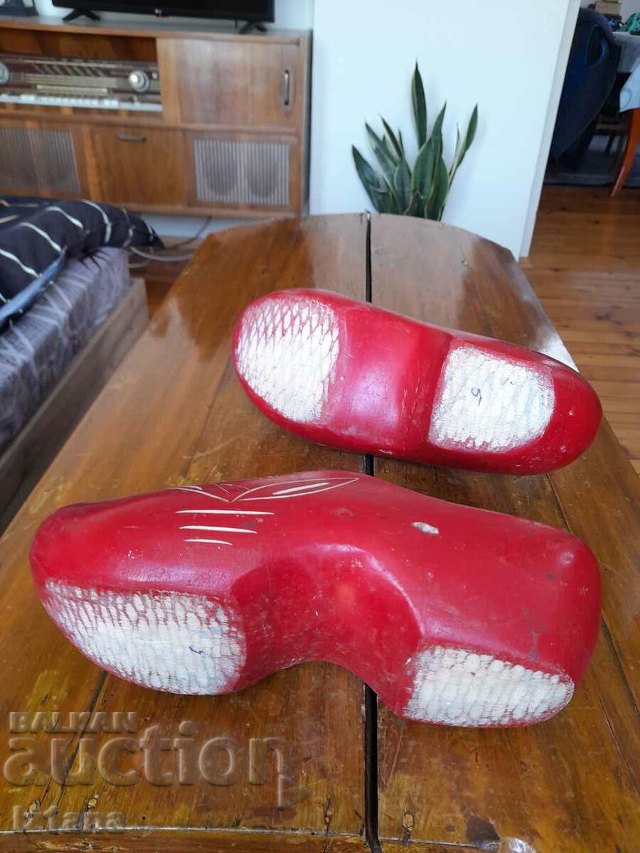 Pantofi vechi de lemn - 6