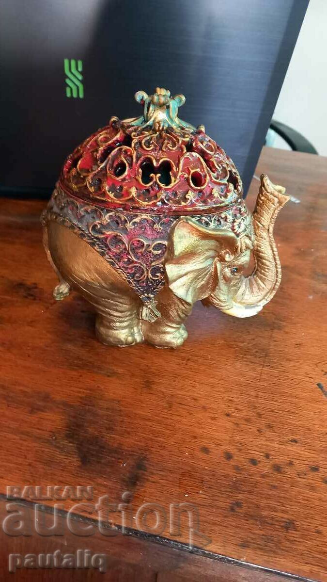 ΕΛΕΦΑΝΤΙ ΚΟΣΜΗΜΑΤΟΚΟΥΤΙ με τιμή 10.00 BGN | € 5.11 ΕΛΕΦΑΝΤΙ ΚΟΣΜΗΜΑΤΟΚΟΥΤΙ με τιμή 10.00 BGN | € 5.11