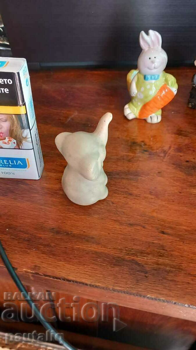 Auction  ELEPHANT STATUETTE