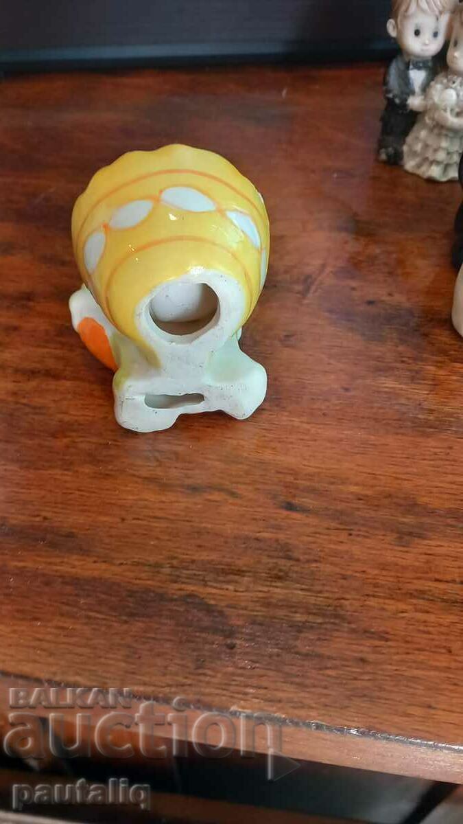 Delivery of EASTER EGG HOLDER RABBIT PORCELAIN Delivery of EASTER EGG HOLDER RABBIT PORCELAIN