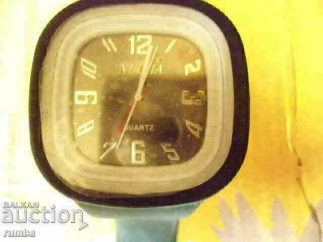 Часовник с цена € 8.18 | 16.00 лв. Часовник с цена € 8.18 | 16.00 лв.