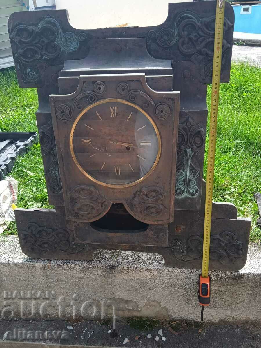Soc clock wood with copper with patina