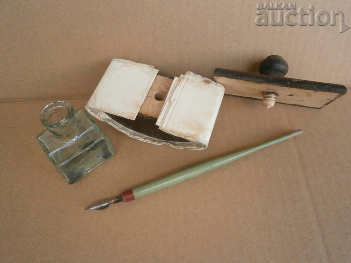 Auction lot antique glass inkwell quill press Auction lot antique glass inkwell quill press