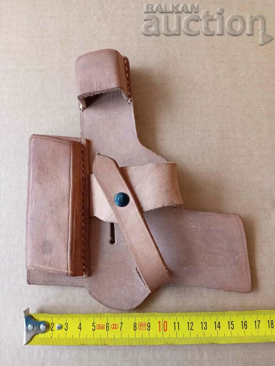 toc de epocă din piele naturală cu preț 31.00 BGN | € 15.85