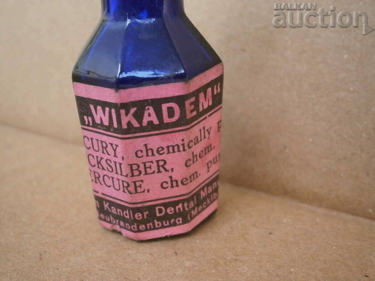 Delivery of a bottle of dental floss from the 1930s