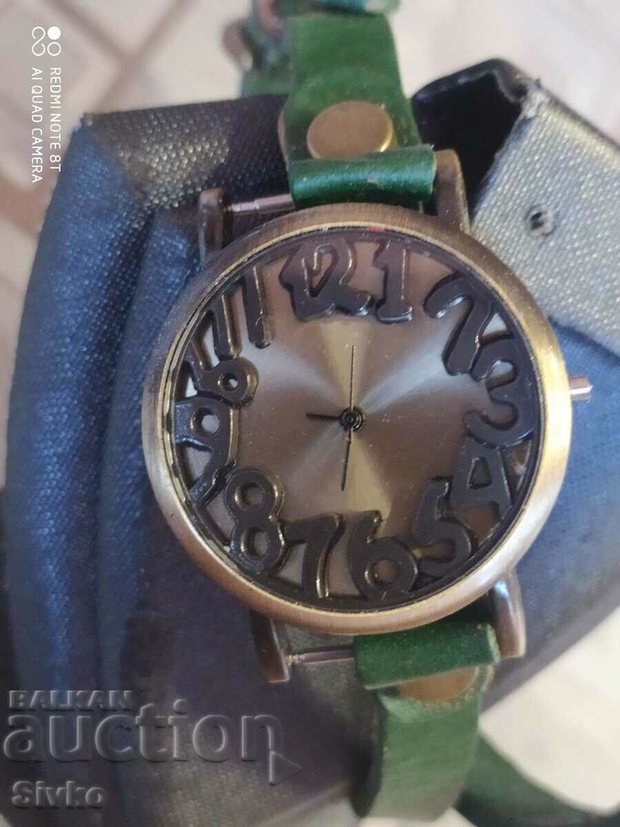 Ρολόι μακρύ πράσινο λουράκι 2