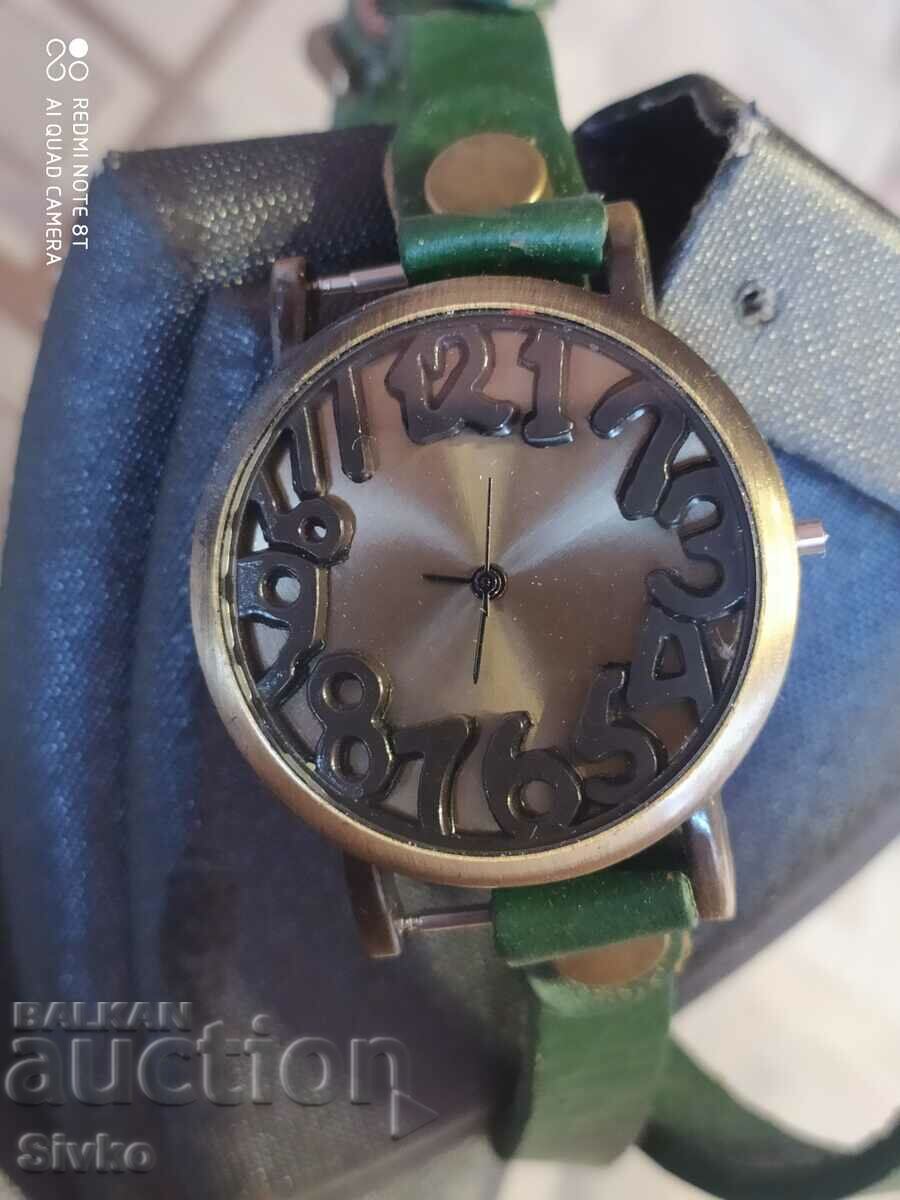 Ρολόι μακρύ πράσινο λουράκι 3
