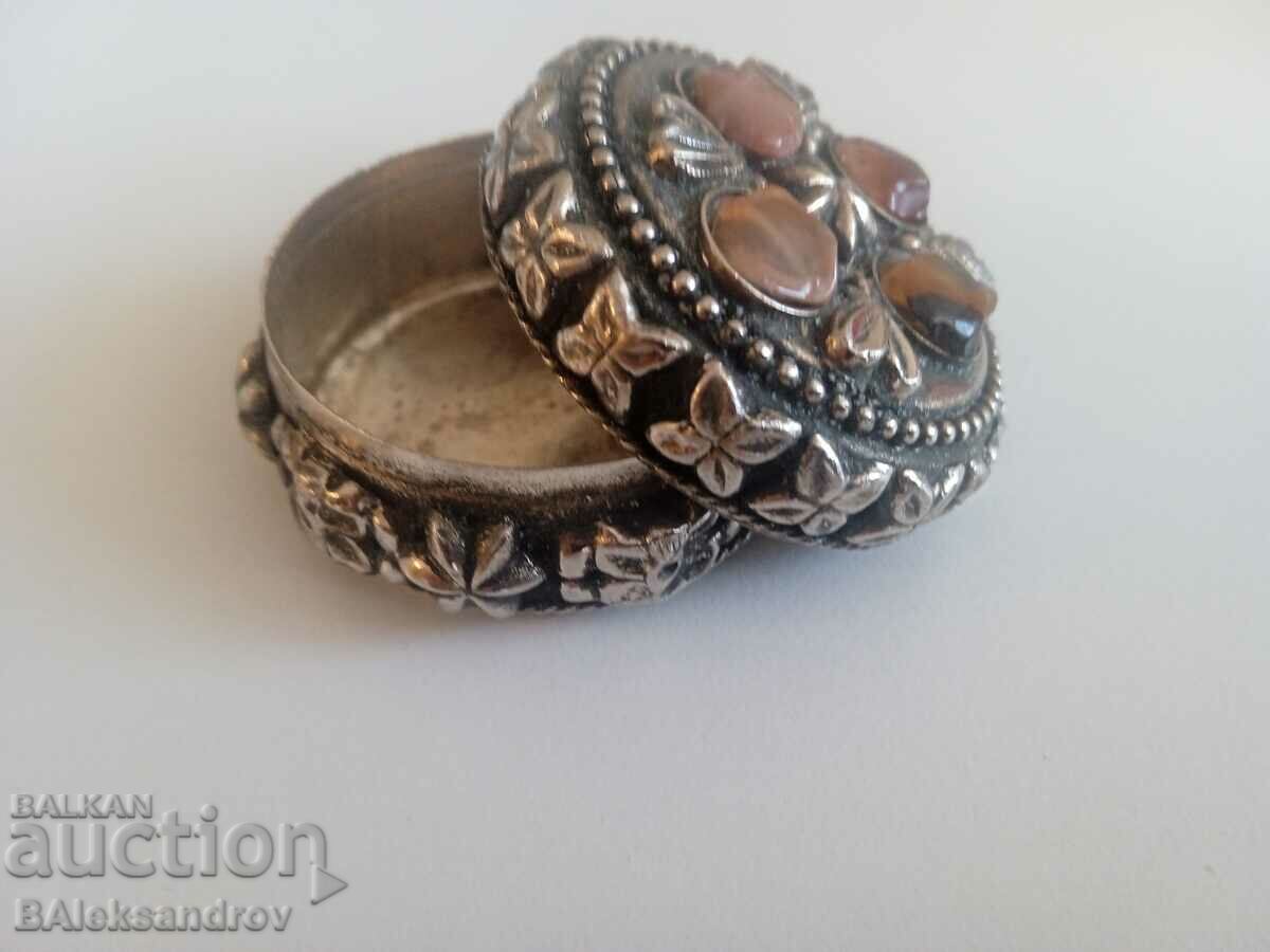 Chopped jewelry box with price 17.00 BGN | € 8.69 Chopped jewelry box with price 17.00 BGN | € 8.69