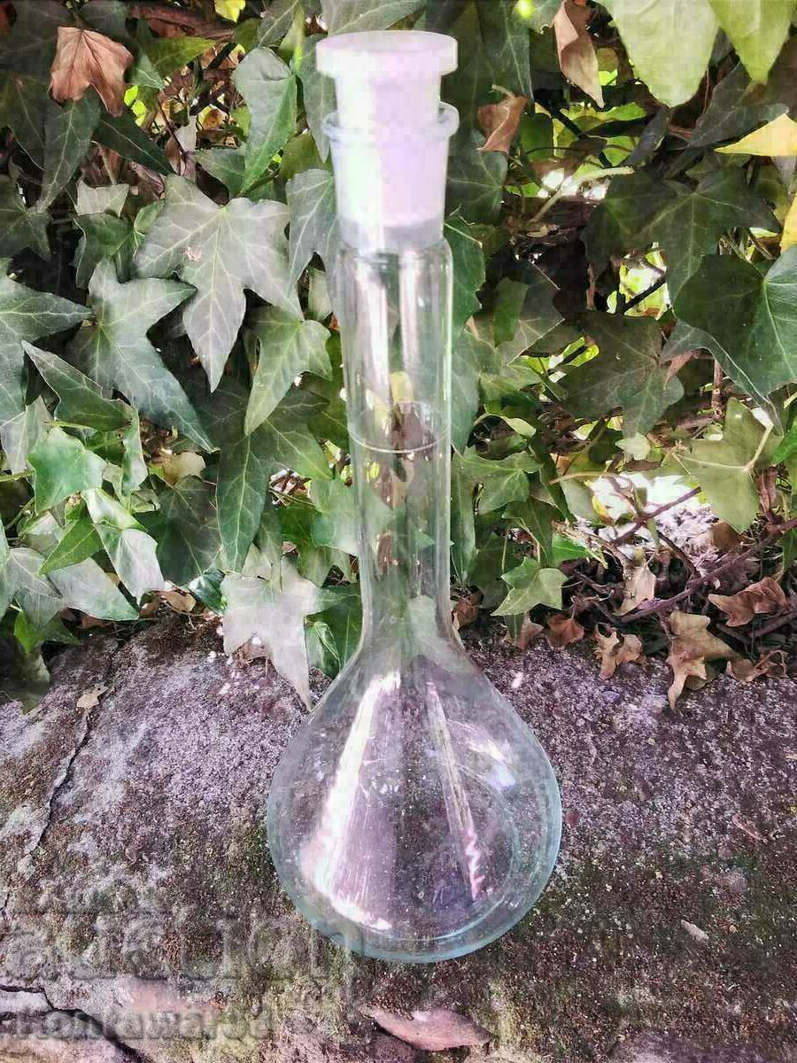 Glass flask 500 cc. Glass flask 500 cc.