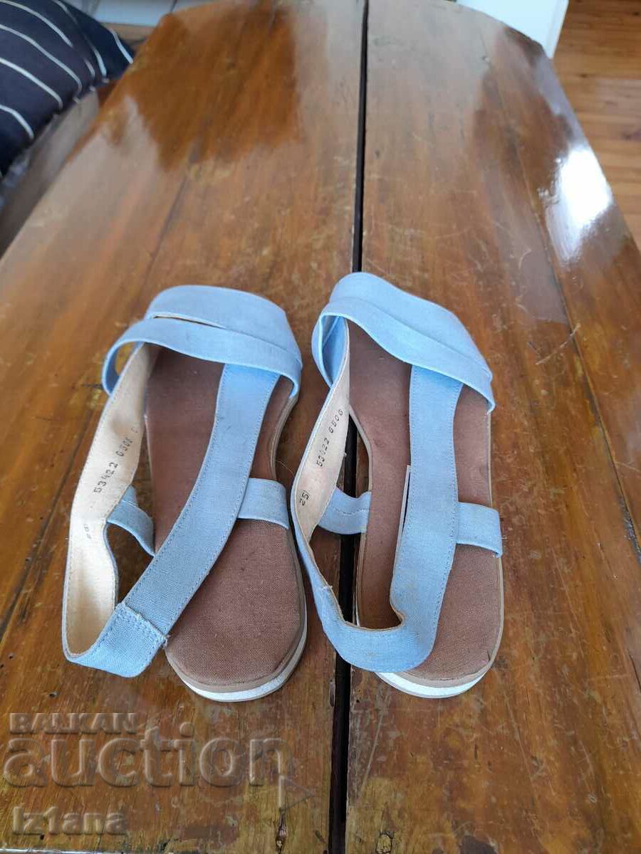 Licitație Sandale Pirin bătrâne