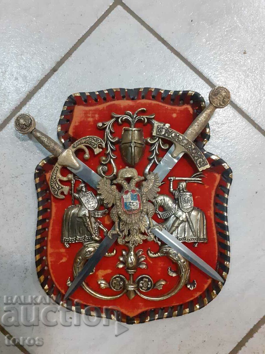 Стар герб с рицари и ками,кинжал