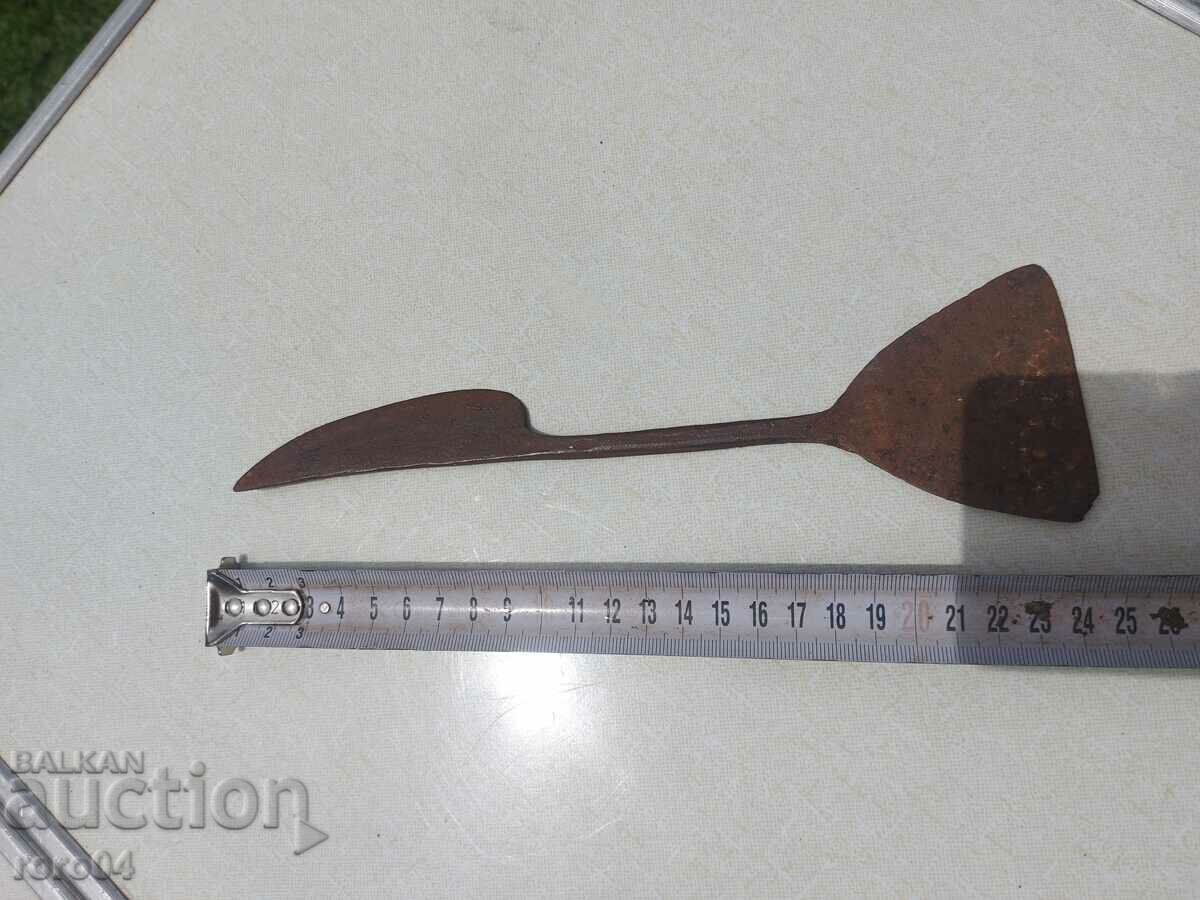 OLD LARGE HANDMADE CRAWN CUTTING / CUTTER - 6