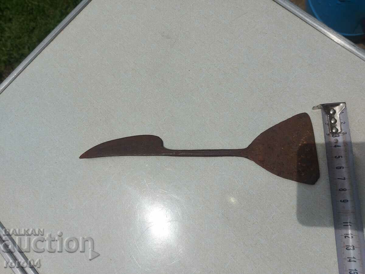 OLD LARGE HANDMADE CRAWN CUTTING / CUTTER - 7