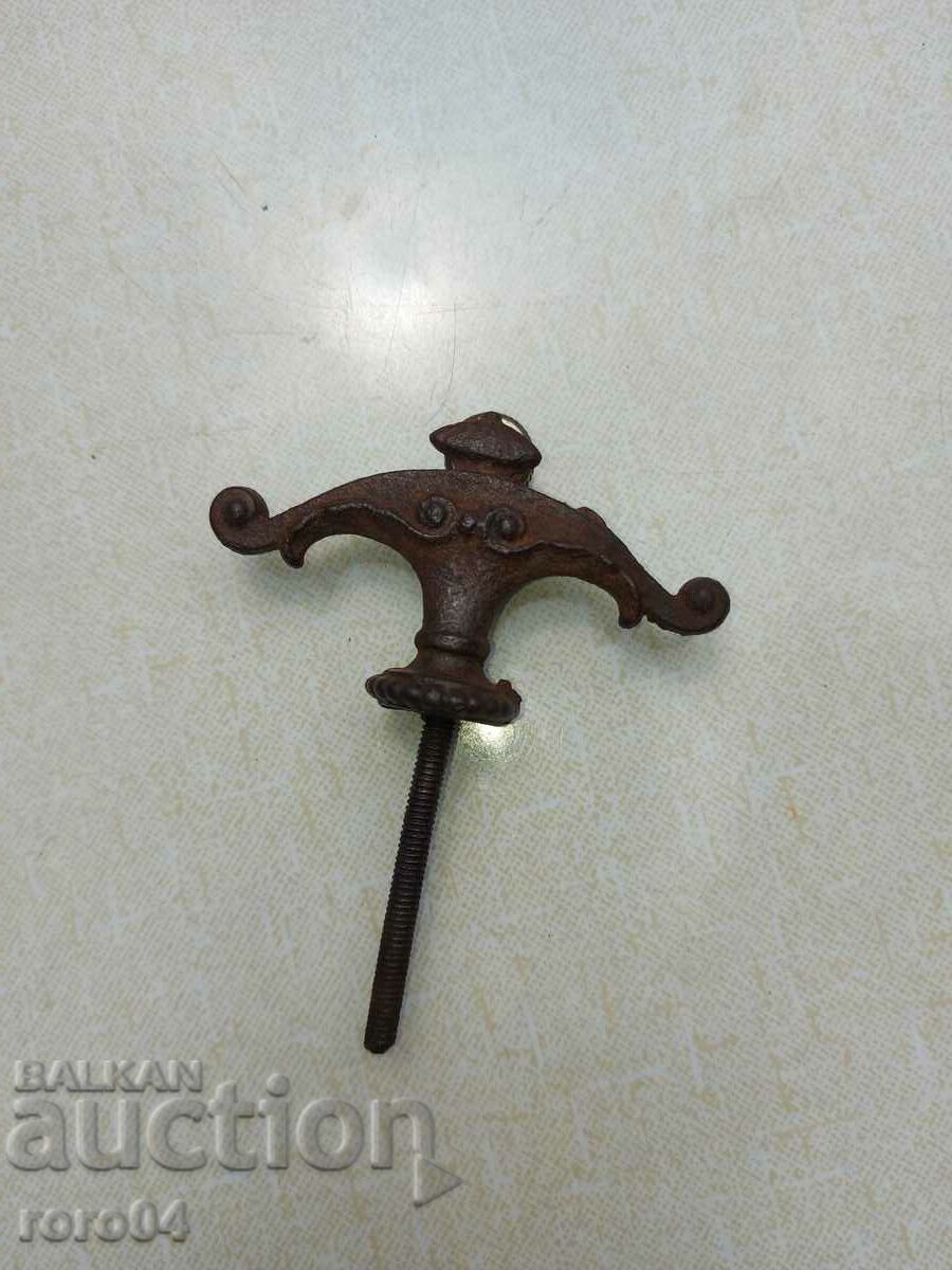 CABINET HANDLE - CAST IRON - 5 CABINET HANDLE - CAST IRON - 5