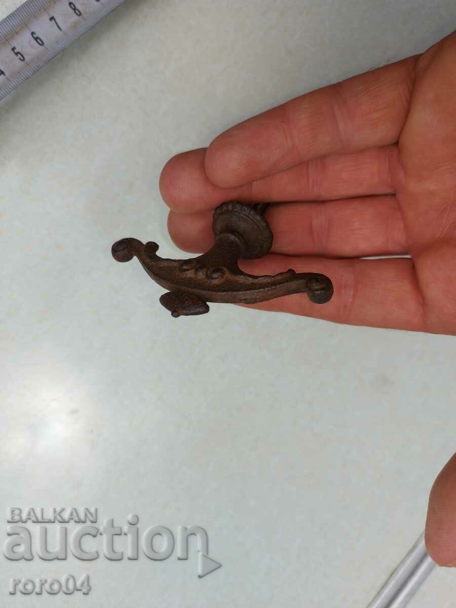 CABINET HANDLE - CAST IRON - 6 CABINET HANDLE - CAST IRON - 6