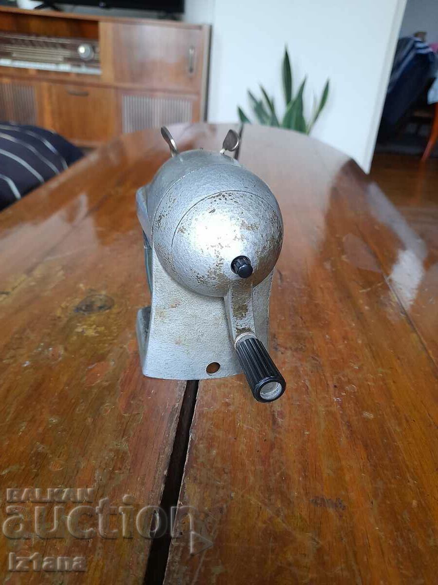 Δημοπρασία Παλιά μηχανική ξύστρα Δημοπρασία Παλιά μηχανική ξύστρα