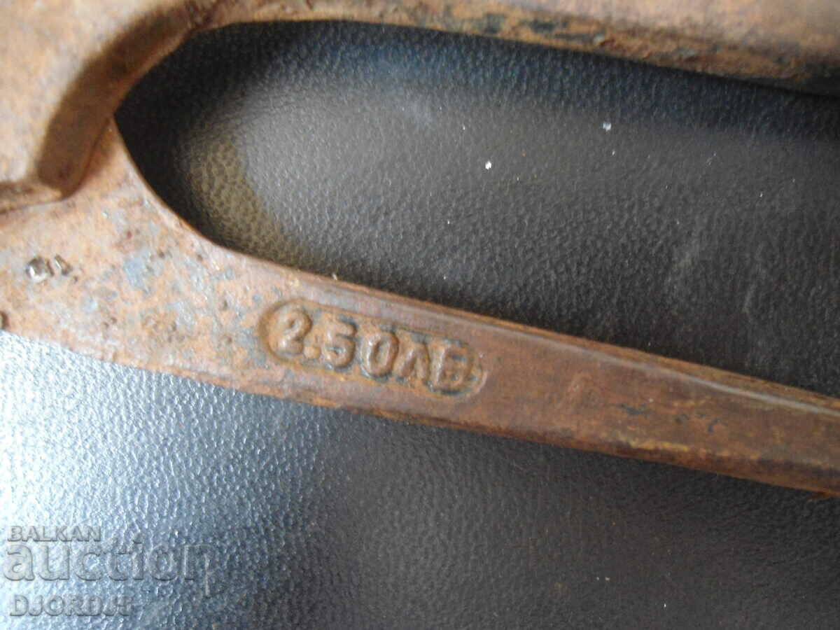 Old pliers marked with price 3.00 BGN | € 1.53 Old pliers marked with price 3.00 BGN | € 1.53