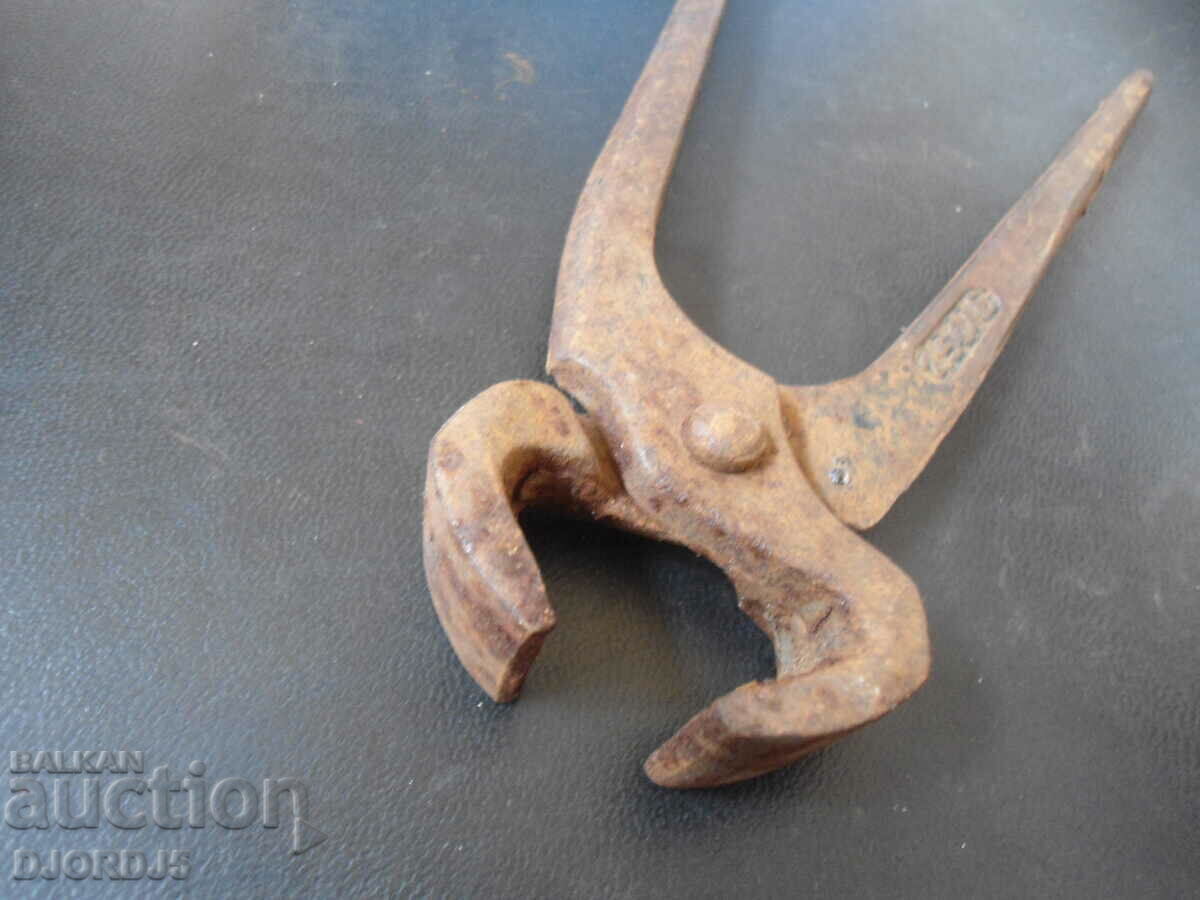 Auction Old pliers marked Auction Old pliers marked