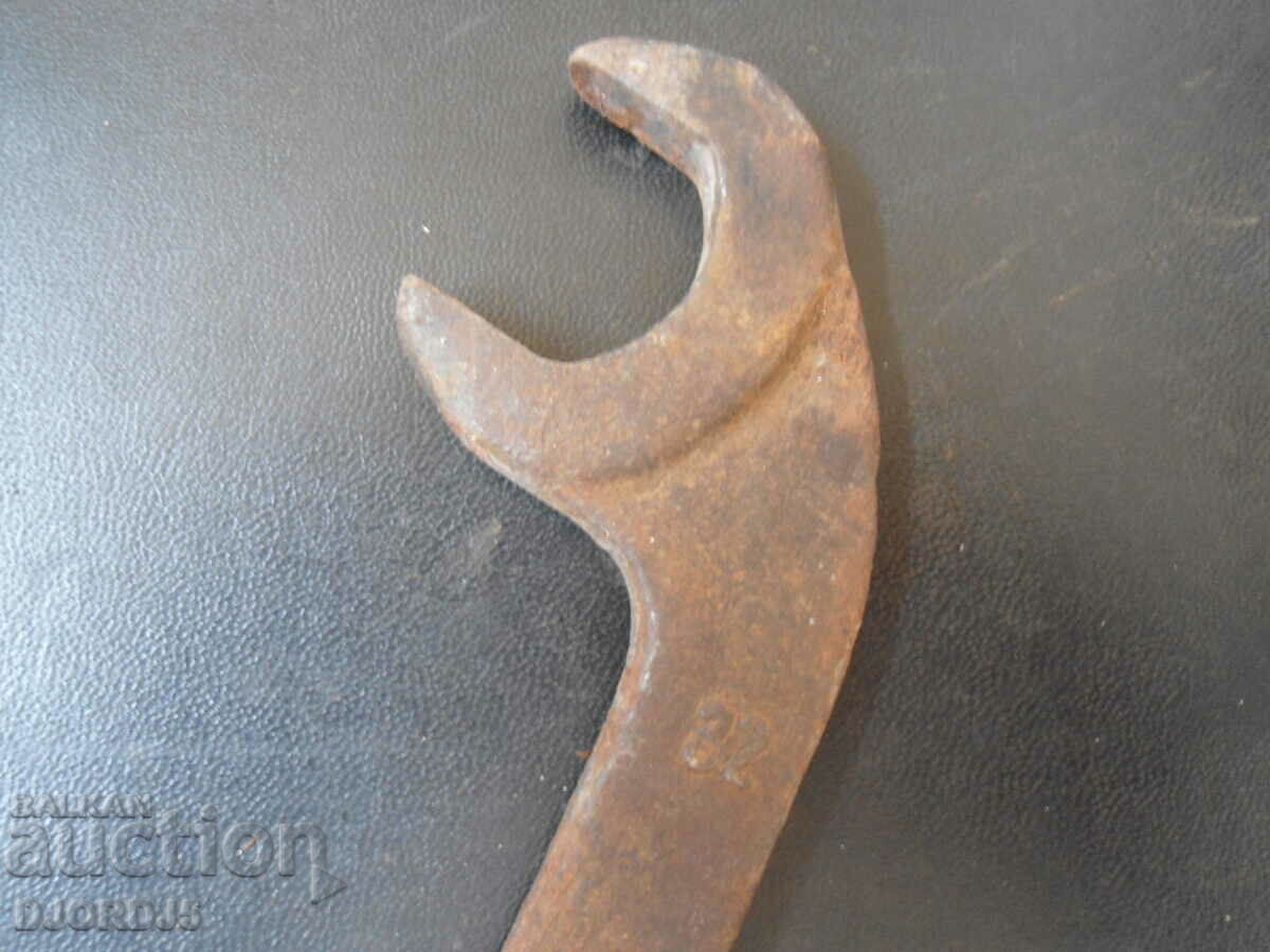 Παλιό κλειδί 32 ράβδων, με σήμανση με τιμή 4.00 BGN | € 2.05 Παλιό κλειδί 32 ράβδων, με σήμανση με τιμή 4.00 BGN | € 2.05