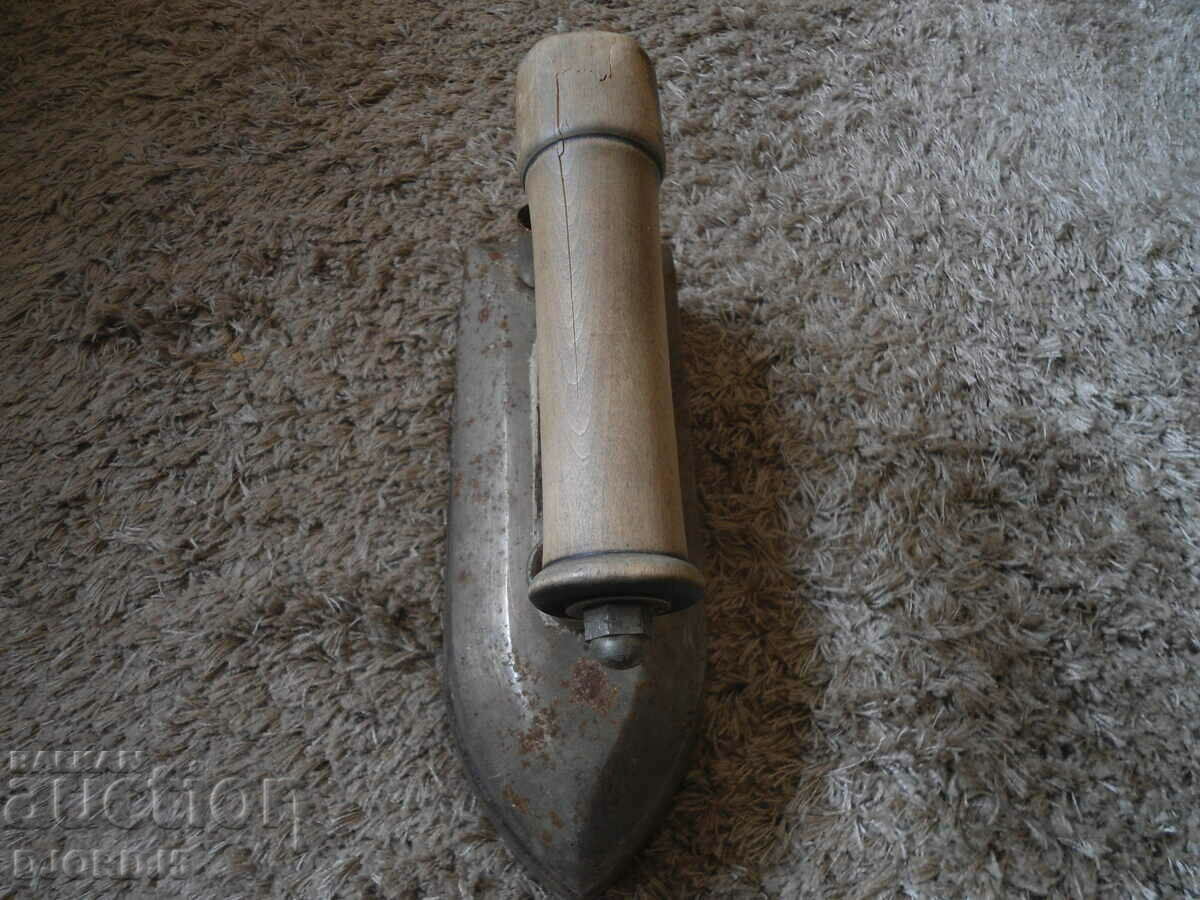 Δημοπρασία Παλιά σιδερένια ξύλινη λαβή Δημοπρασία Παλιά σιδερένια ξύλινη λαβή