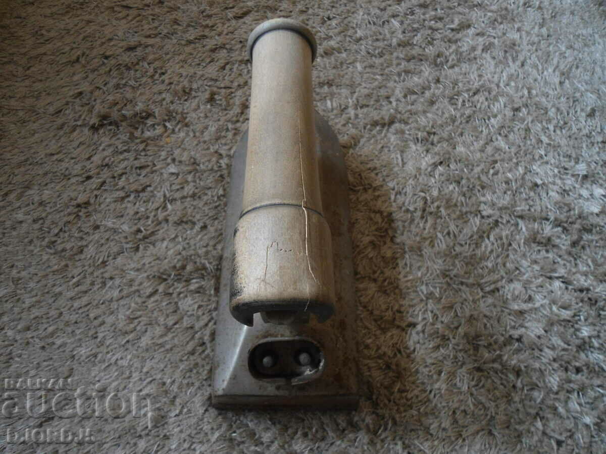 Παράδοση Παλιά σιδερένια ξύλινη λαβή Παράδοση Παλιά σιδερένια ξύλινη λαβή