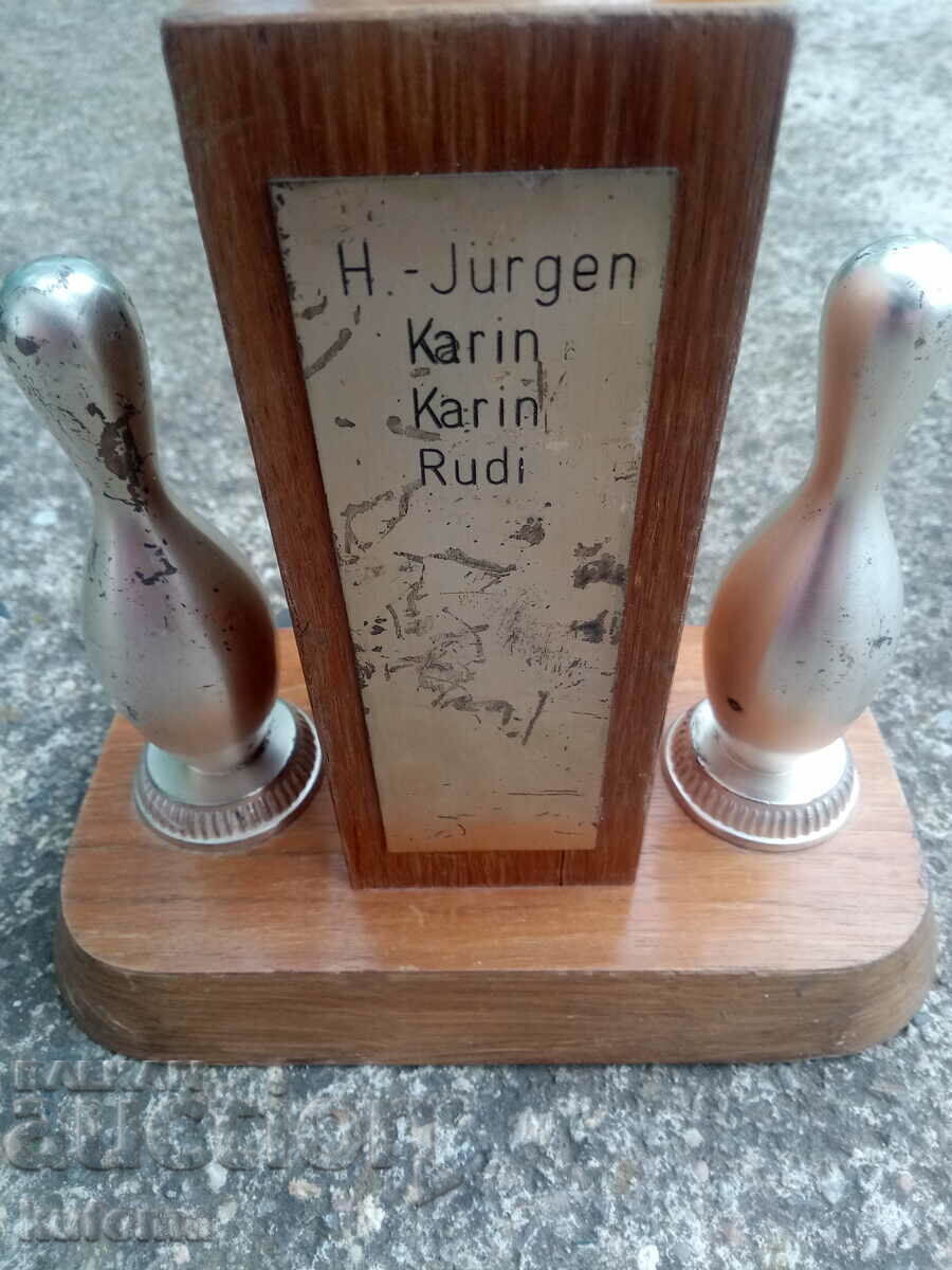 Livrarea Trofeul turneului de bowling