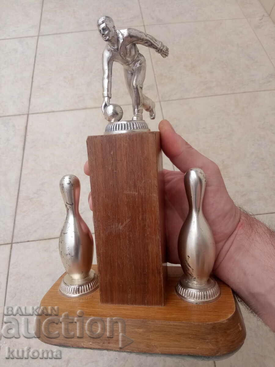 Трофей от турнир по боулинг