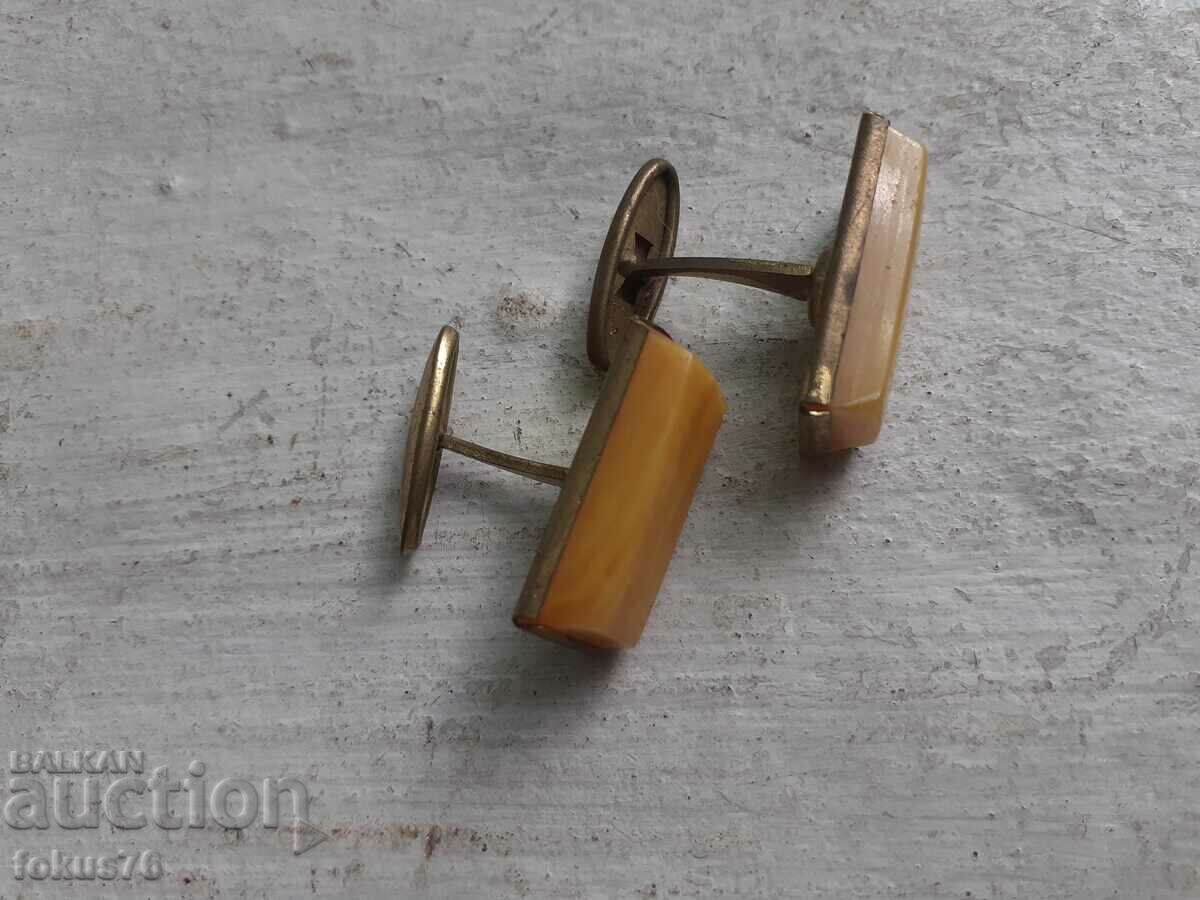 Delivery of Old cufflinks