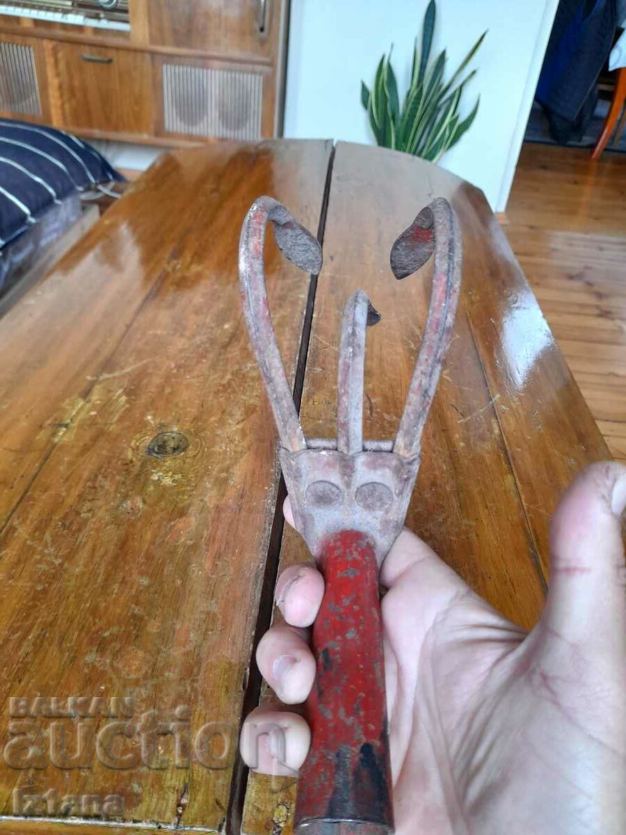 Δημοπρασία Ένα παλιό εργαλείο κήπου Δημοπρασία Ένα παλιό εργαλείο κήπου