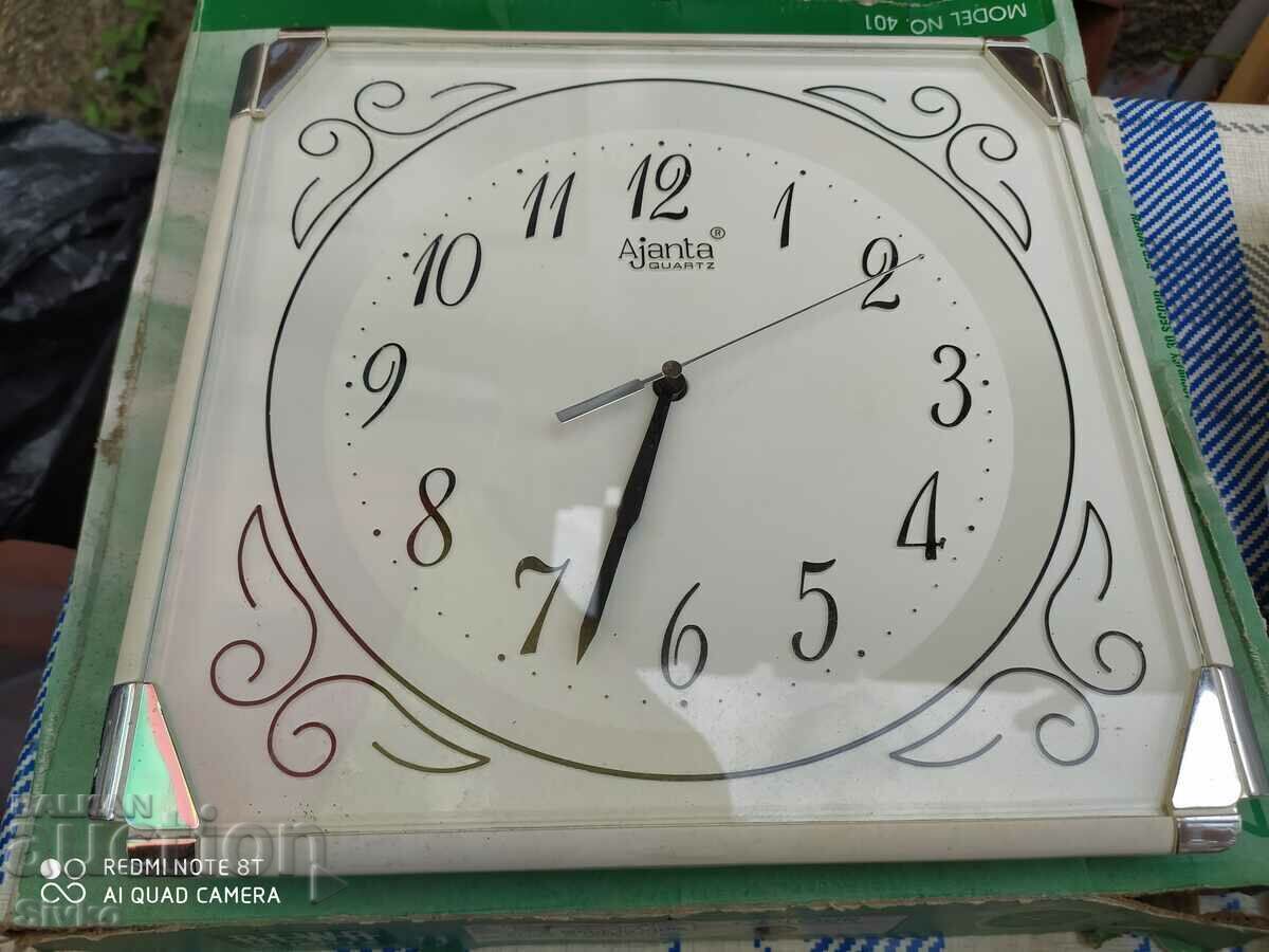 Λευκό ρολόι τοίχου - S με τιμή 3.00 BGN | € 1.53 Λευκό ρολόι τοίχου - S με τιμή 3.00 BGN | € 1.53