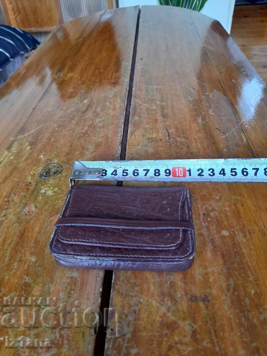 An old leather purse with price 15.00 BGN | € 7.67 An old leather purse with price 15.00 BGN | € 7.67
