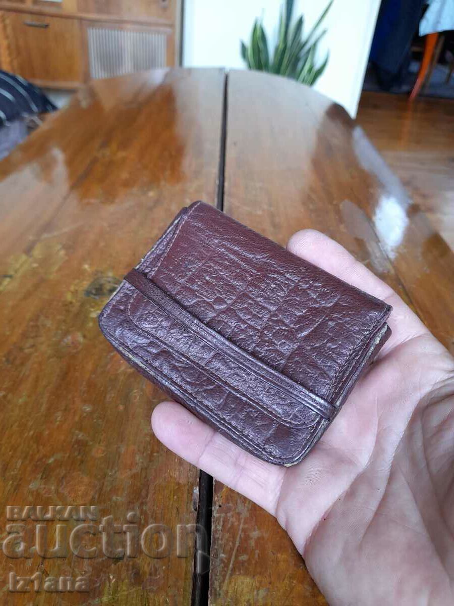 Auction An old leather purse Auction An old leather purse