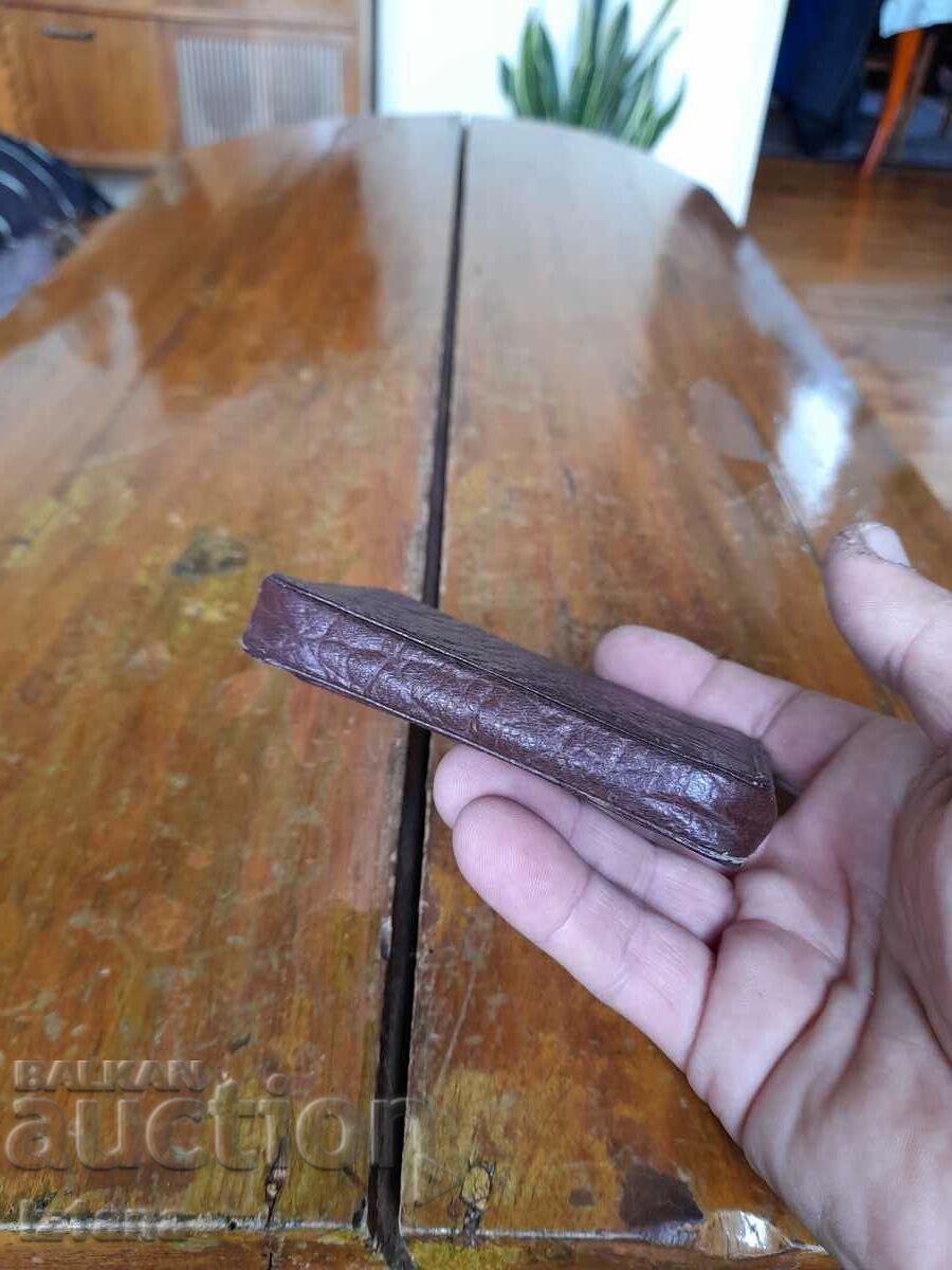 An old leather purse - 7 An old leather purse - 7