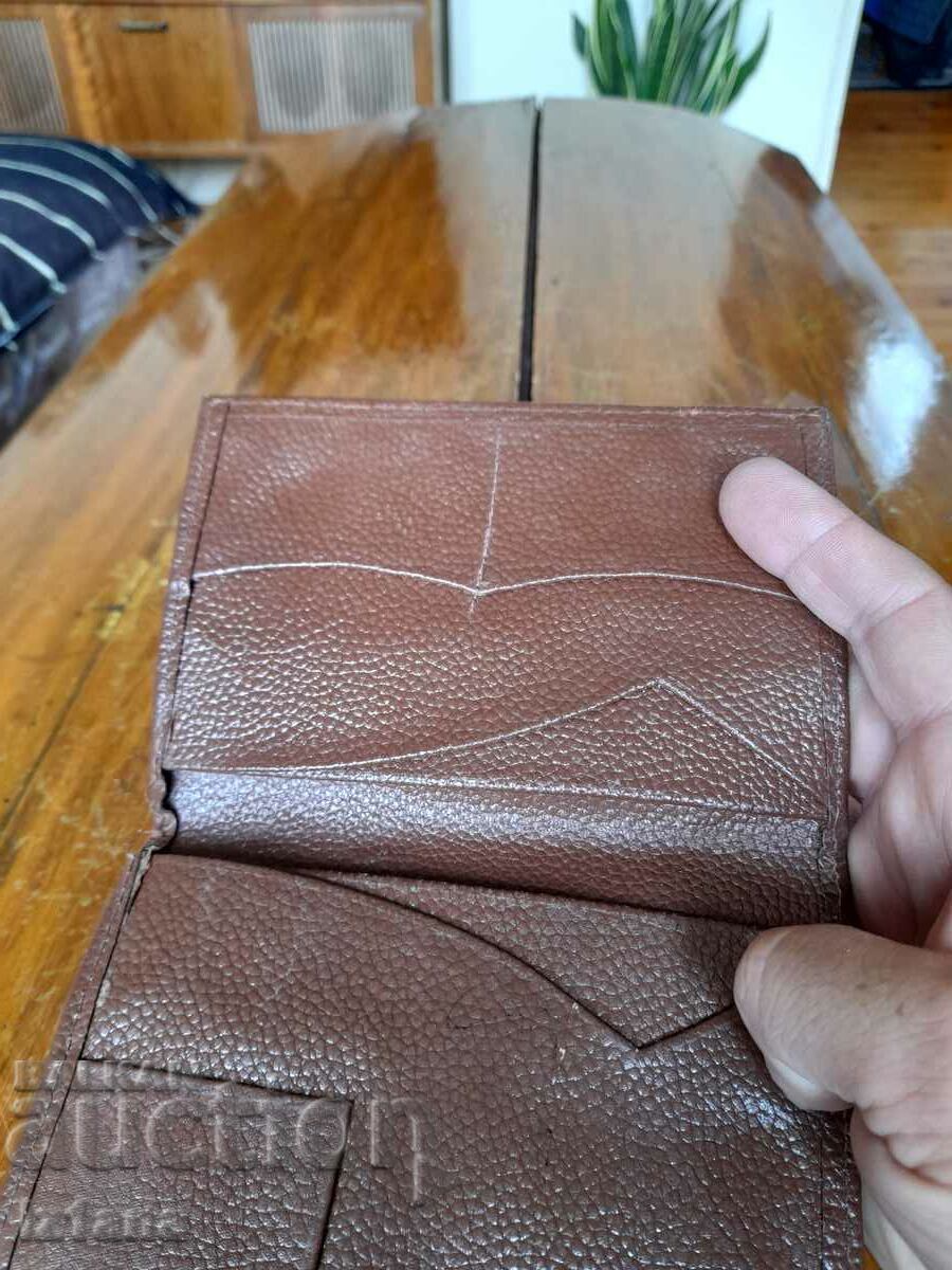 Livrarea portofel din piele veche Livrarea portofel din piele veche