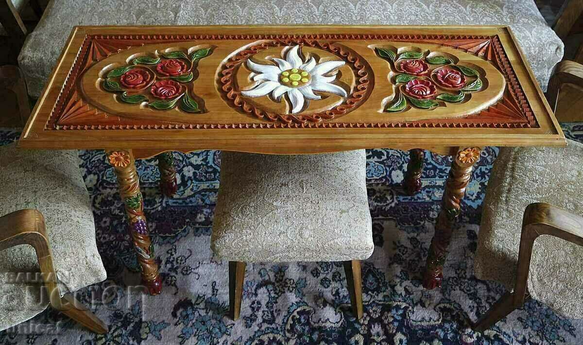 Masuta de cafea, sculptura in lemn, lucrata manual, unica