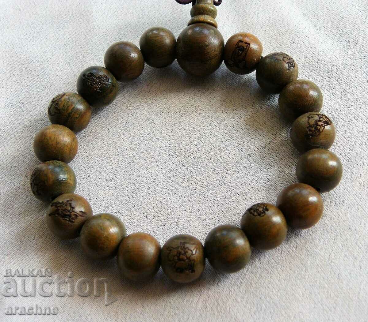 Buddha bracelet for meditation from the rare and precious agarwood
