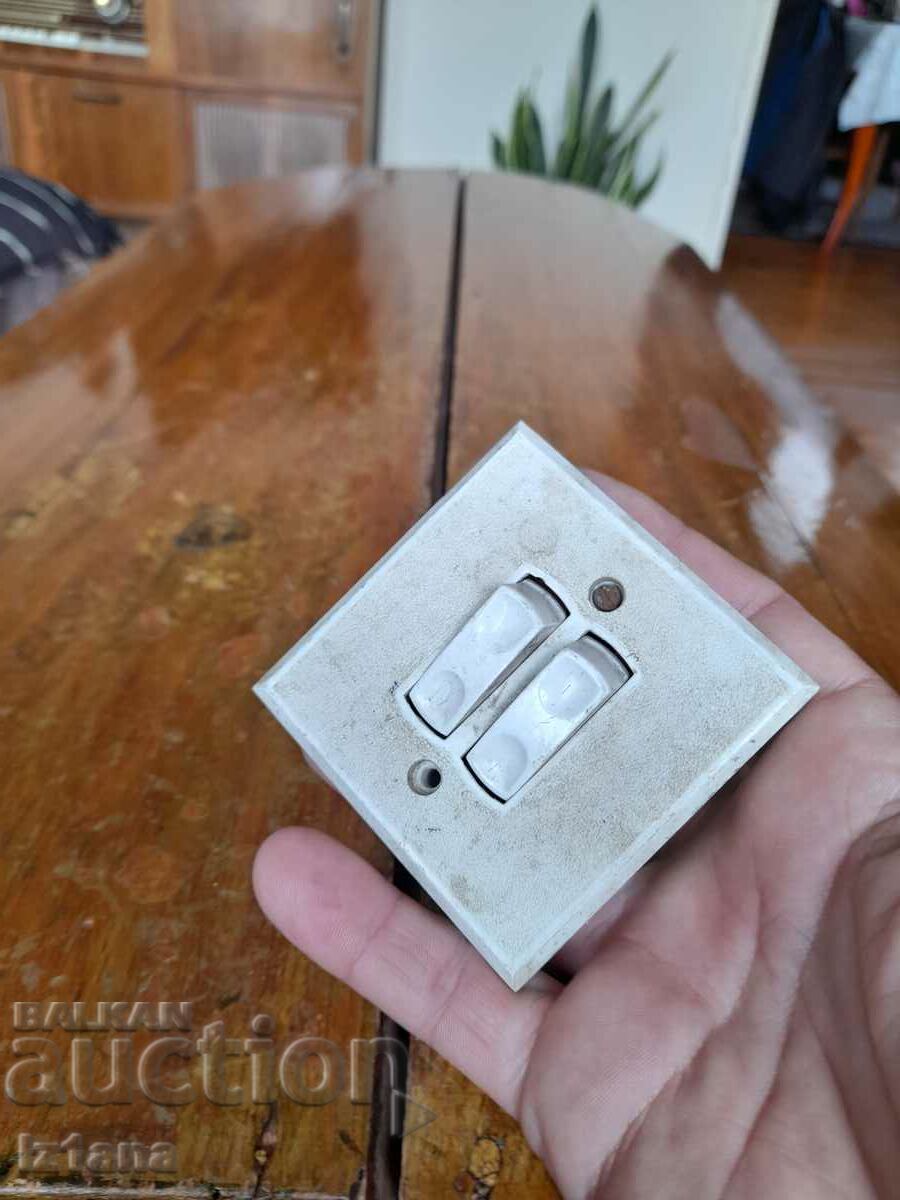 Old power switch with price 10.00 BGN | € 5.11 Old power switch with price 10.00 BGN | € 5.11