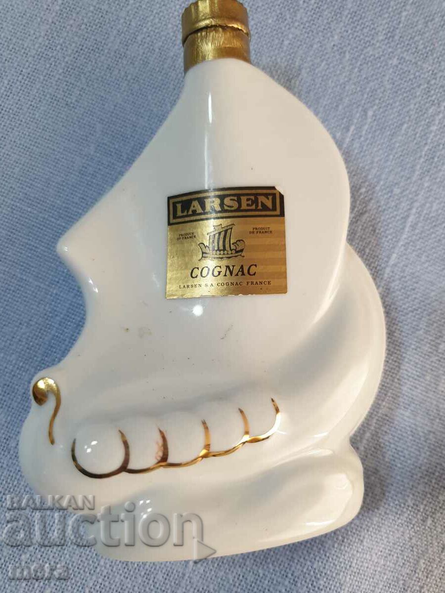 Delivery of Limoges porcelain bottle Delivery of Limoges porcelain bottle