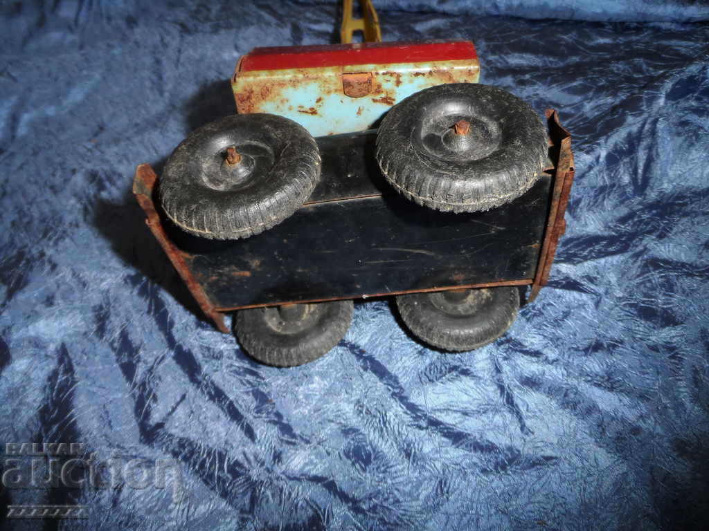 ένα παλιό τσίγκινο παιχνίδι - 6 ένα παλιό τσίγκινο παιχνίδι - 6