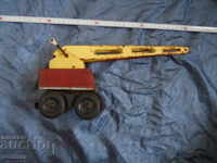 ένα παλιό τσίγκινο παιχνίδι