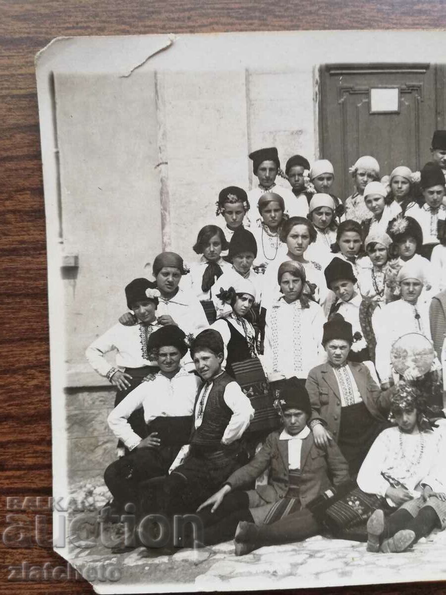 Old photo Kingdom of Bulgaria - children in folk costumes with price 10.00 BGN | € 5.11 Old photo Kingdom of Bulgaria - children in folk costumes with price 10.00 BGN | € 5.11